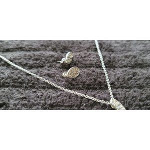 Avon elegant choker and earrings